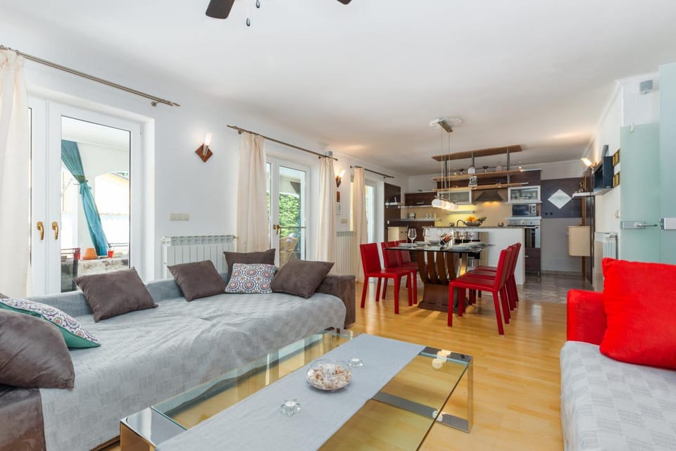 Living room, Photo of the whole room, Seating area