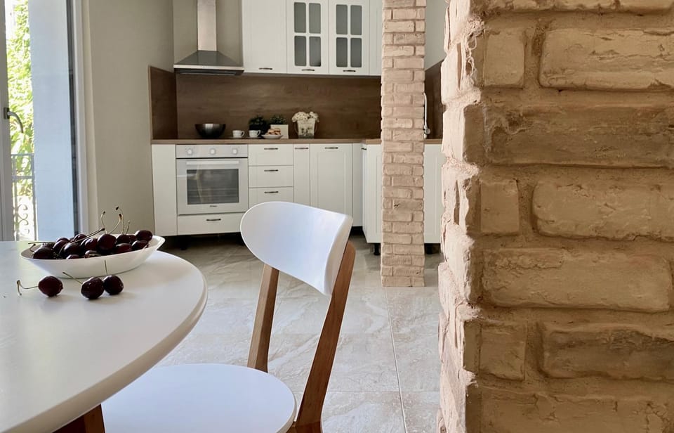 Dining area, kitchen