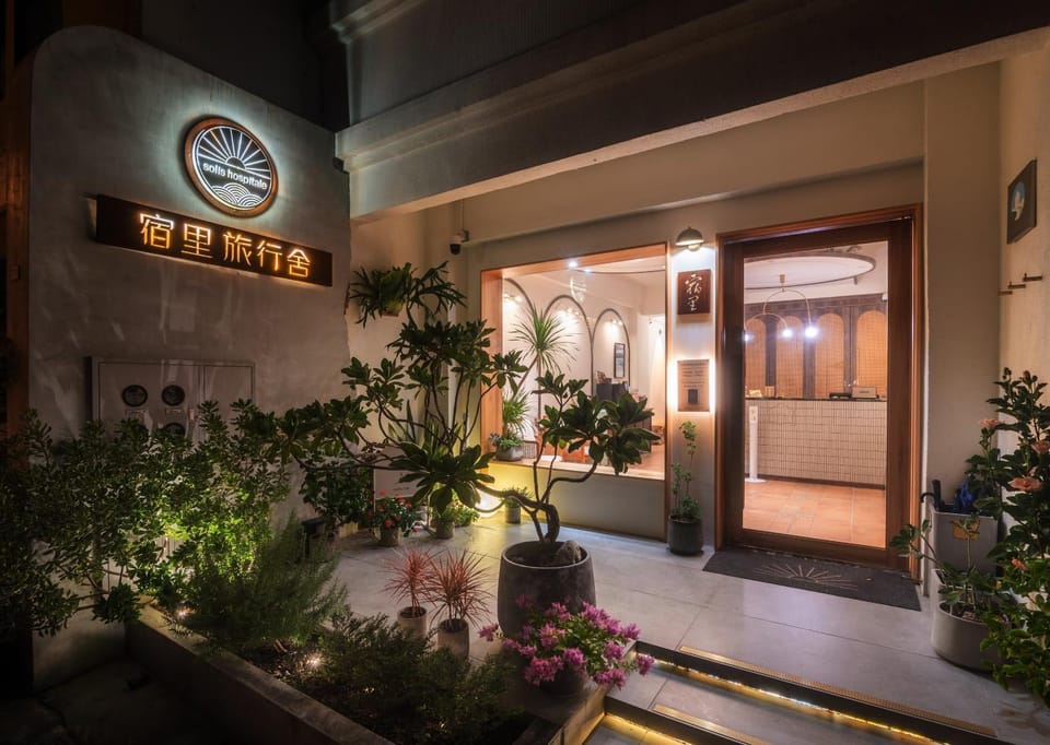 Facade/entrance, Night, Garden view