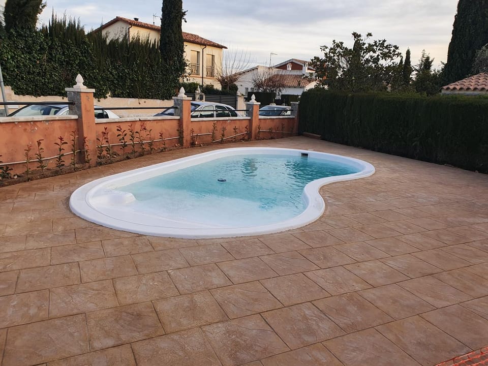 Swimming pool, Swimming pool