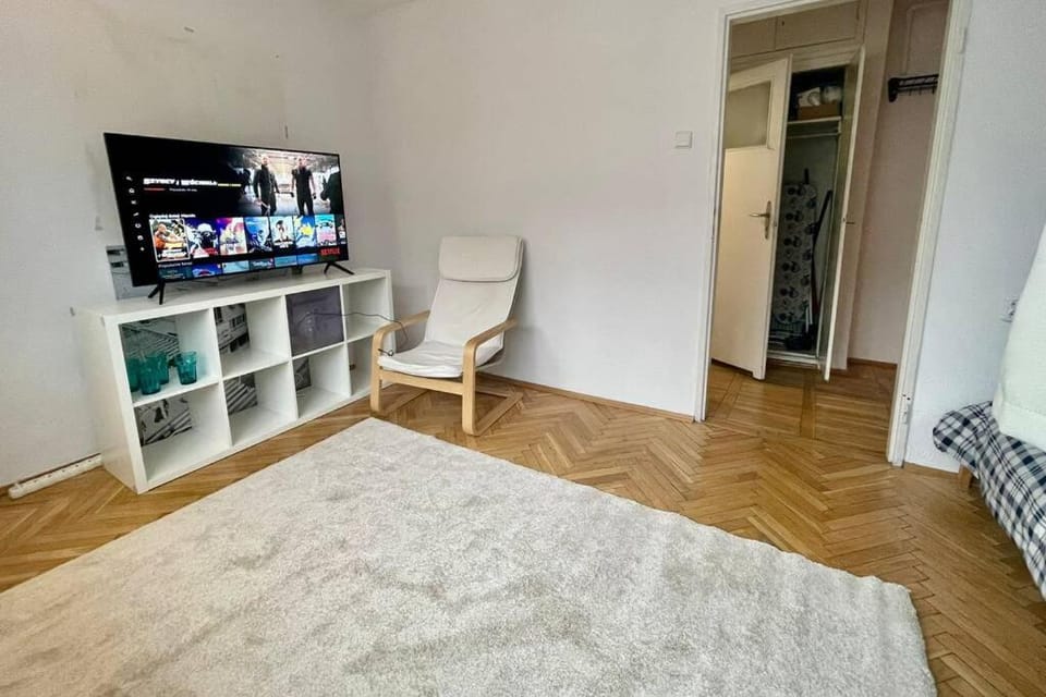 Super Apartament SAWA 2 Metro WiFi 500 mbs TV'50 Netflix HBO AppleTV+ Apartment in Warsaw
