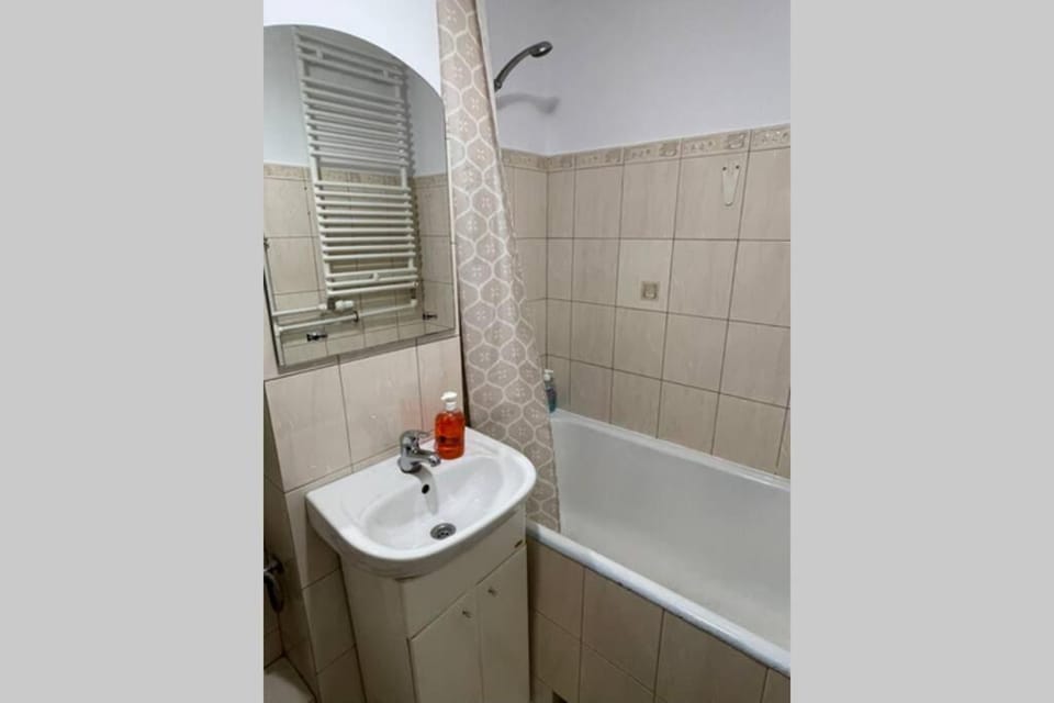Super Apartament SAWA 2 Metro WiFi 500 mbs TV'50 Netflix HBO AppleTV+ Apartment in Warsaw