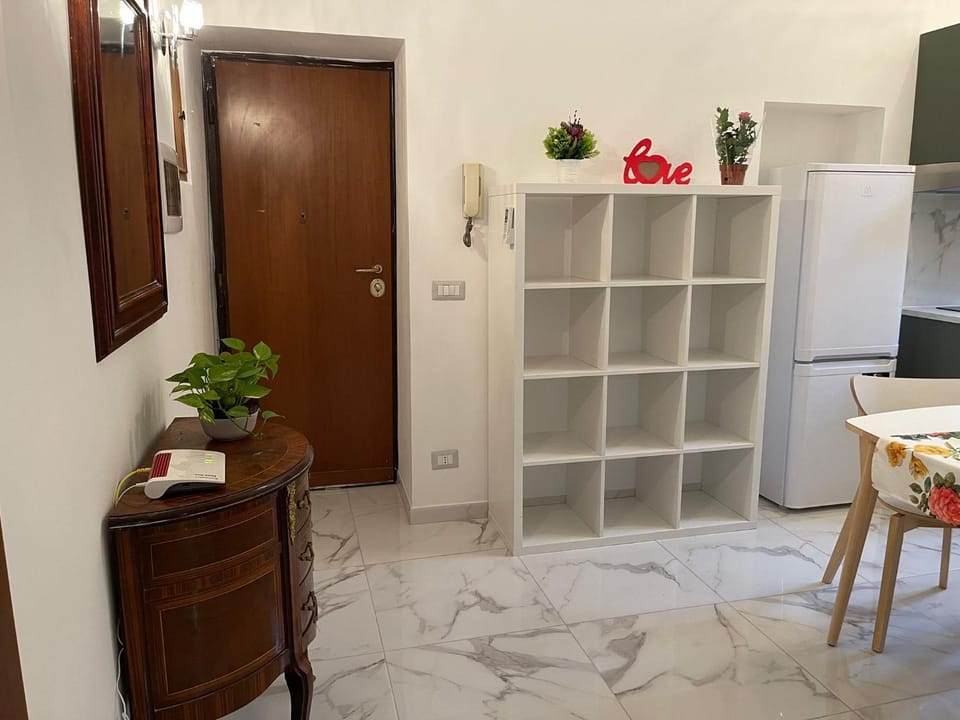 Flowers in Rome Apartment in Rome
