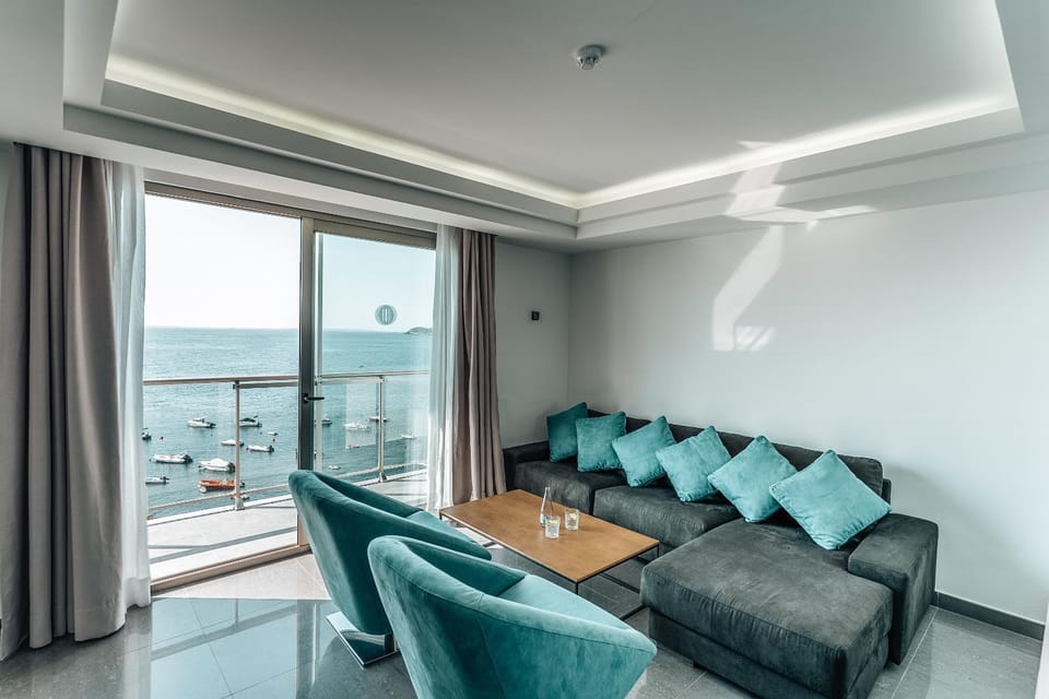 Living room, Photo of the whole room