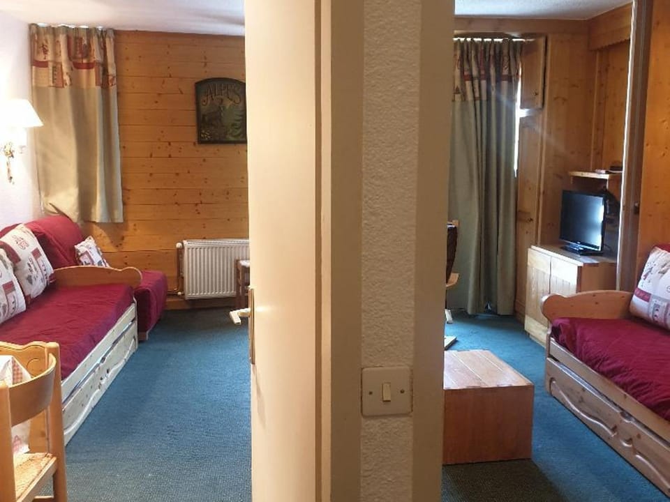 Charmant studio 32m², balcon, proche pistes, Les Menuires - FR-1-574-45 Apartment in Les Allues