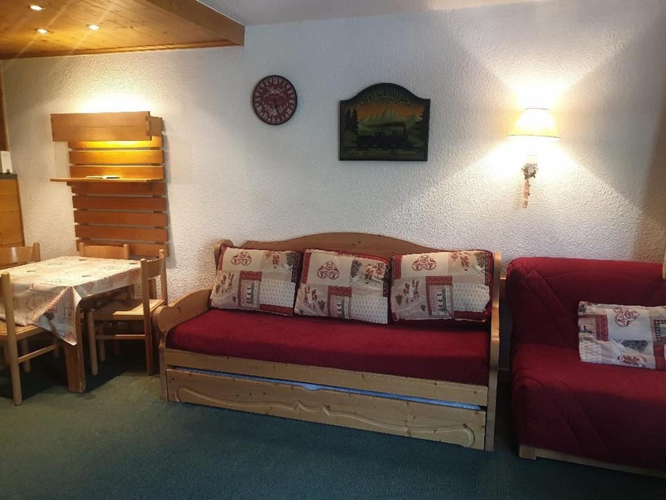 Charmant studio 32m², balcon, proche pistes, Les Menuires - FR-1-574-45 Apartment in Les Allues