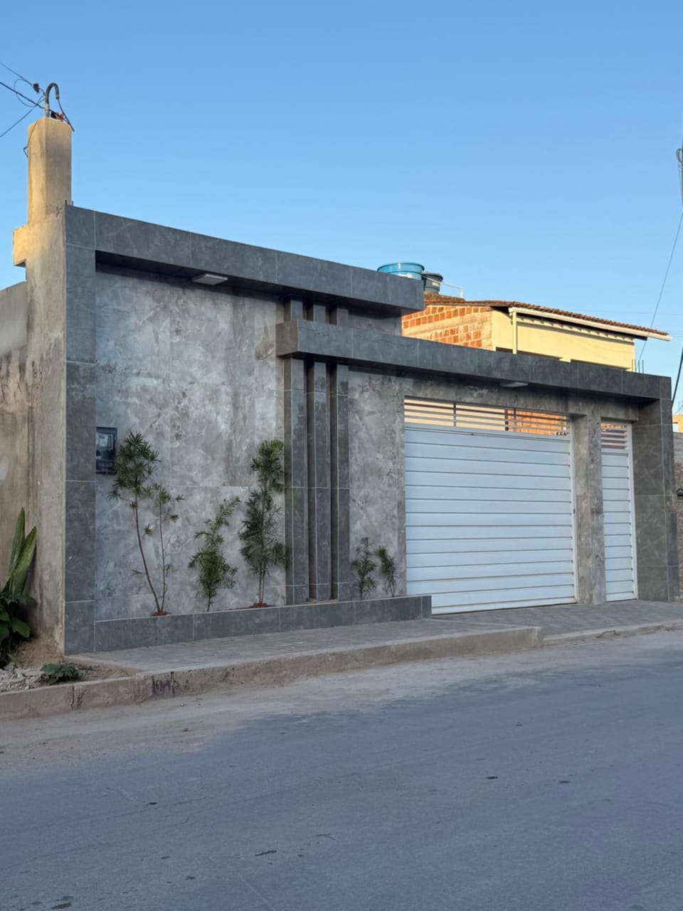 Facade/entrance