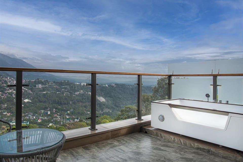 View (from property/room), Balcony/Terrace, Mountain view, Bath