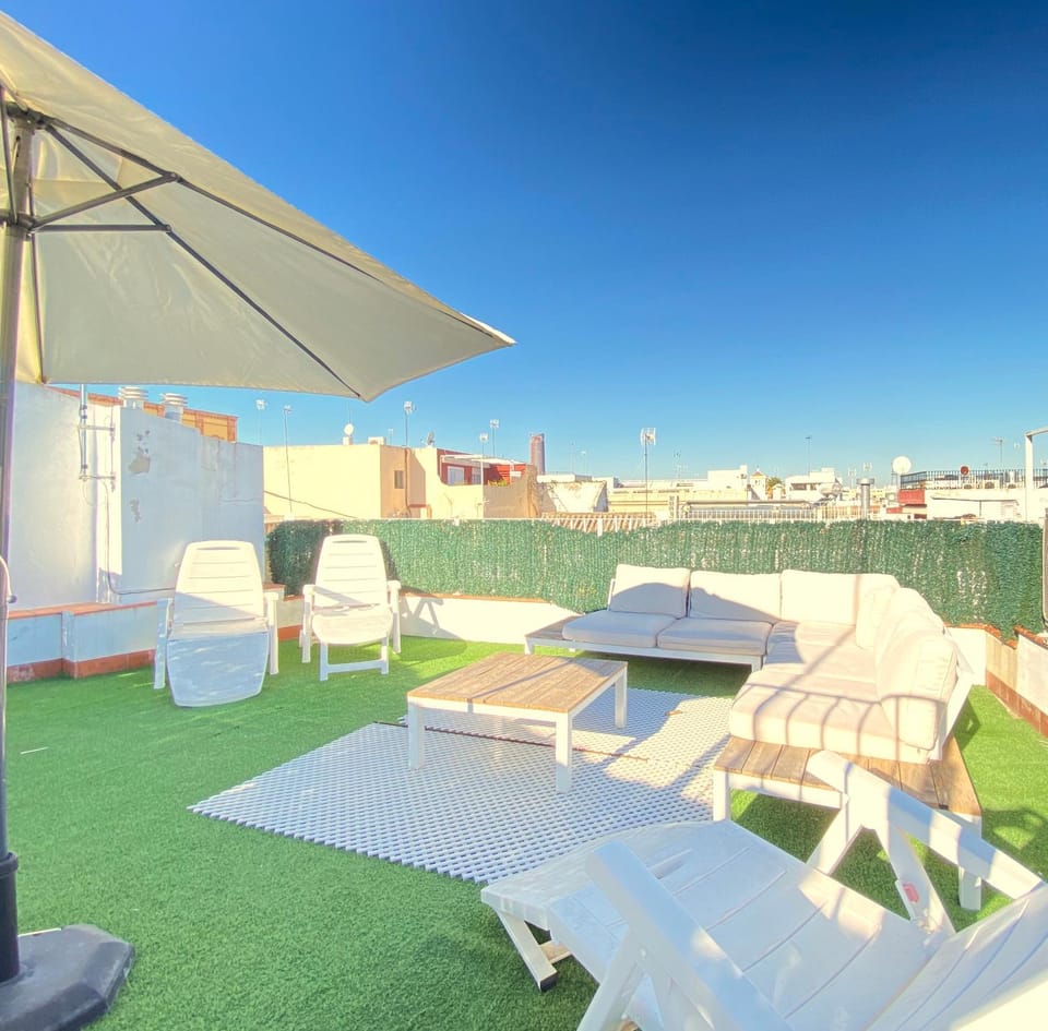 Top-notch downtown house with private rooftop terrace and parking opt Villa in Seville