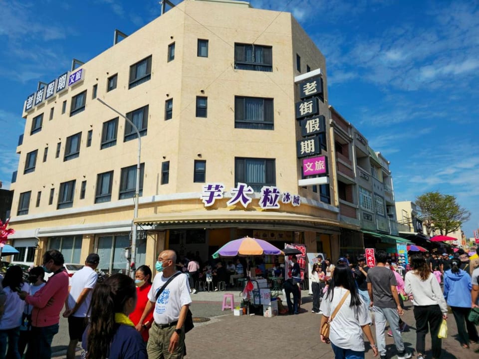 Property building, Day, City view, Location