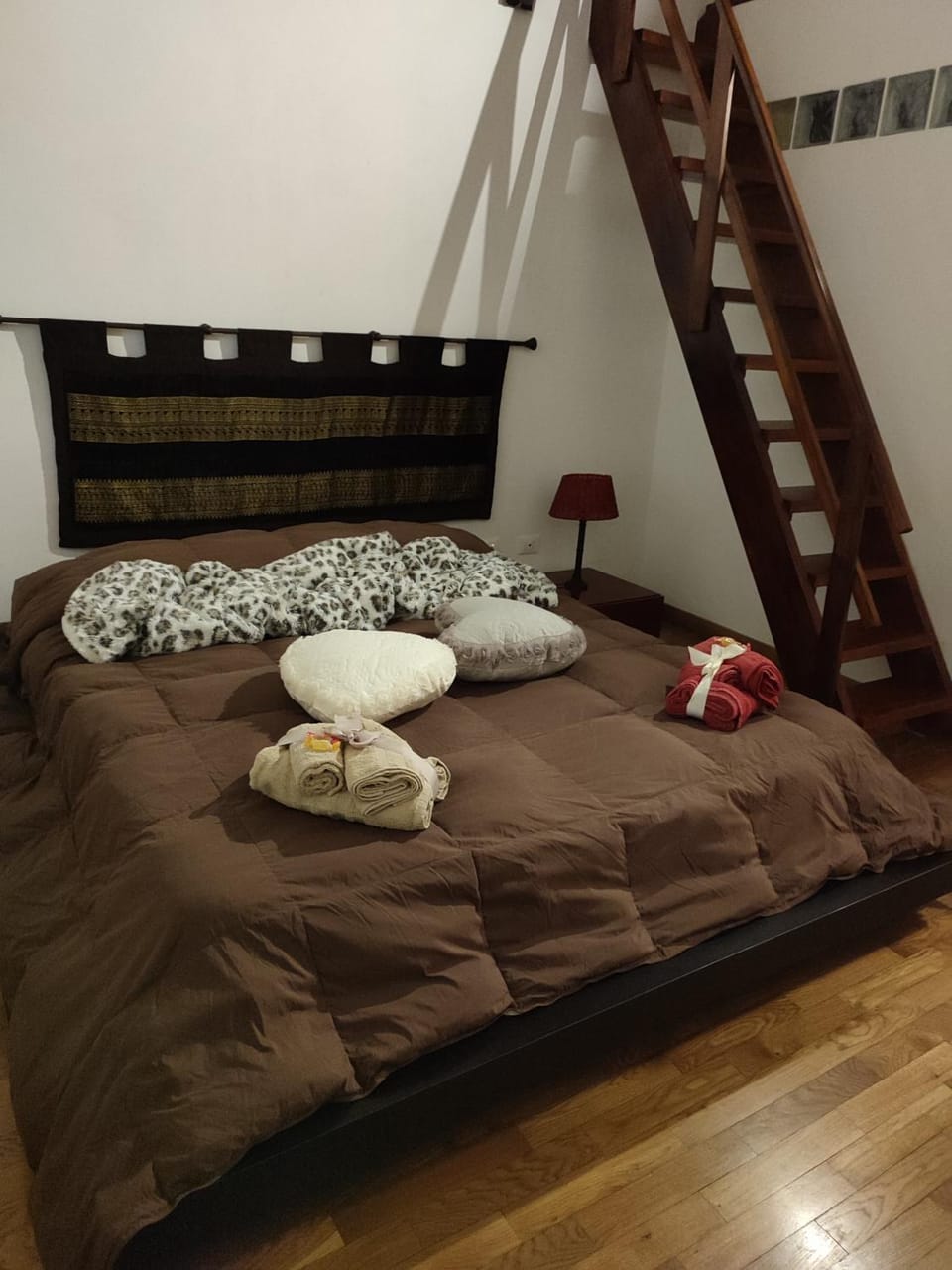 Bed, Photo of the whole room, towels
