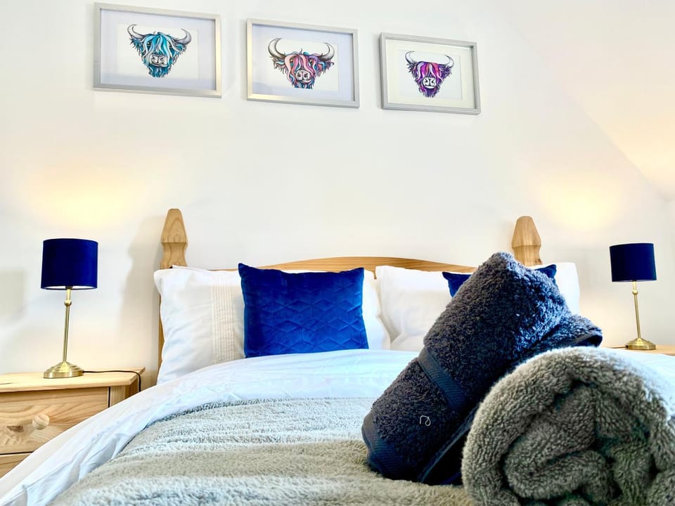 Modern Spacious, Near Marina - Commerce Street, Lossiemouth - Free Parking, WiFi Apartment in Lossiemouth