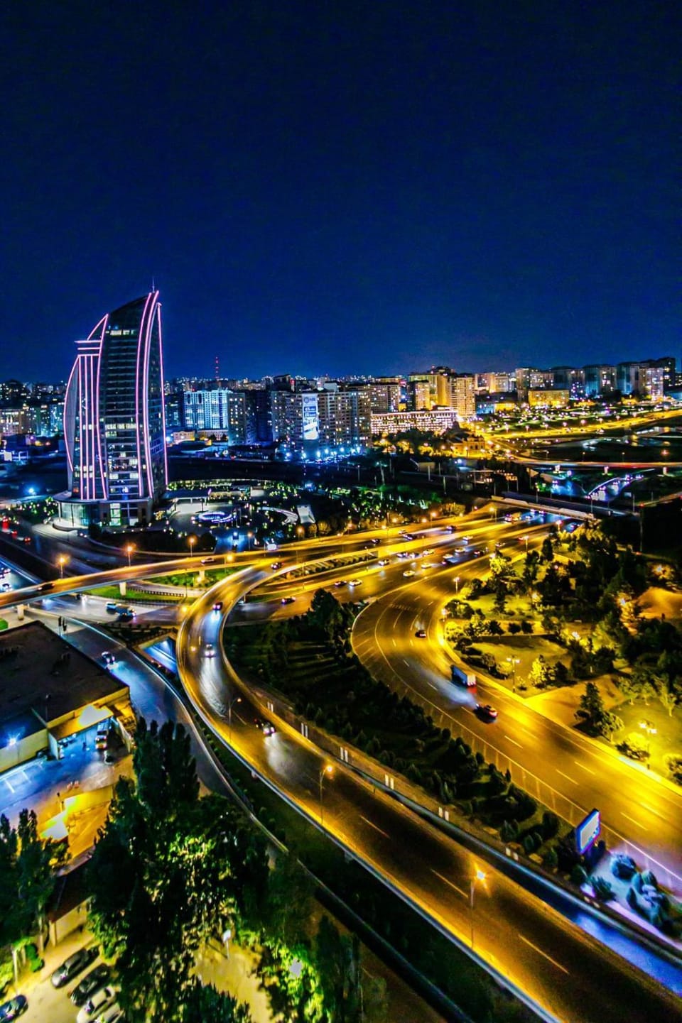 Facade/entrance, Night, Balcony/Terrace, City view