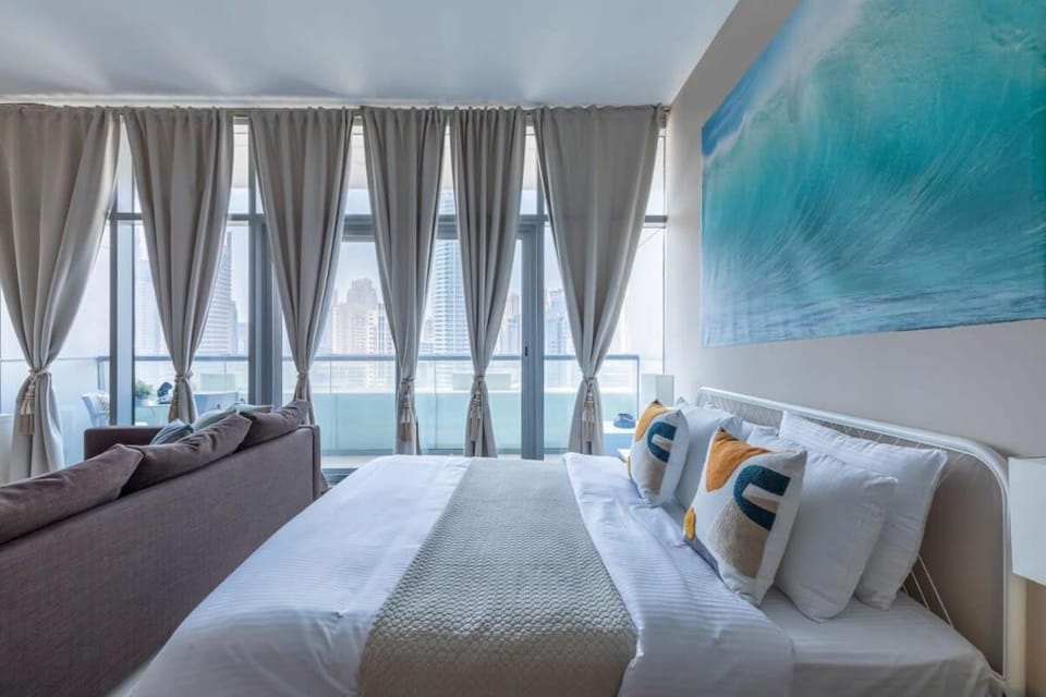 Frank Porter - Indigo Tower Apartment in Dubai