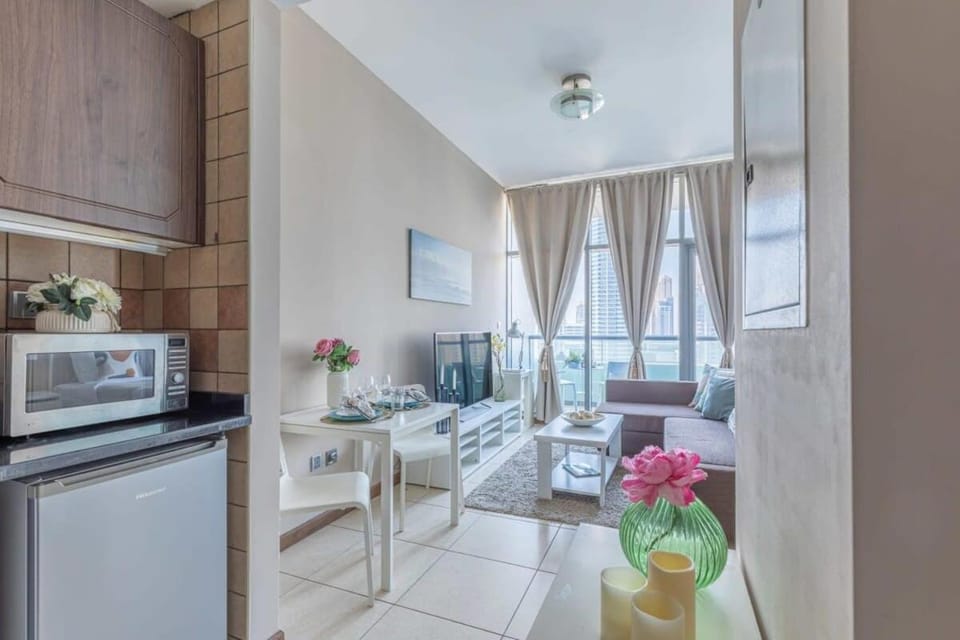 Frank Porter - Indigo Tower Apartment in Dubai