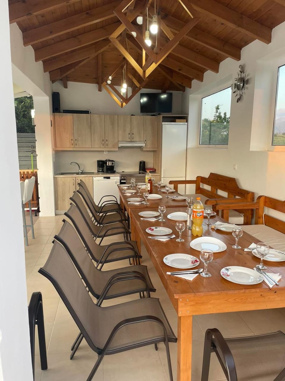 Kitchen or kitchenette, Dining area, stove