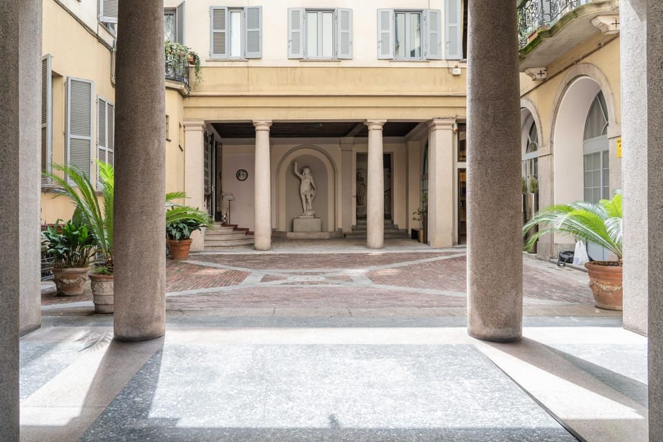 RELSTAY - San Babila Apartment in Milan