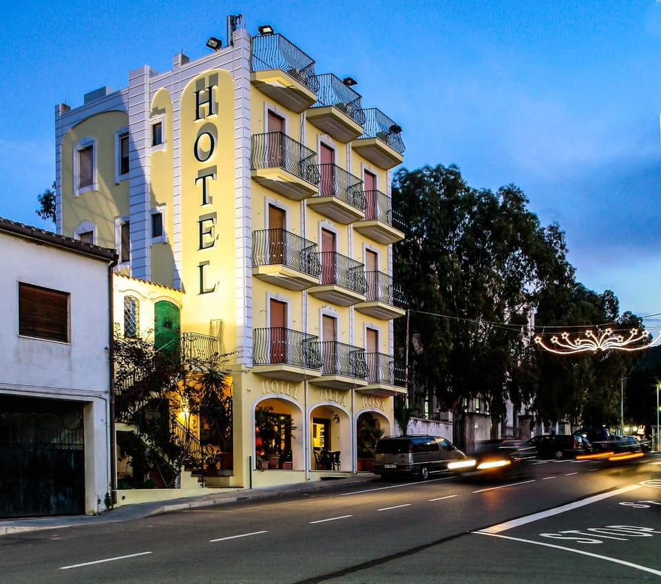 Hotel Villarosa con Vespa Rent Hotel in Sardinia