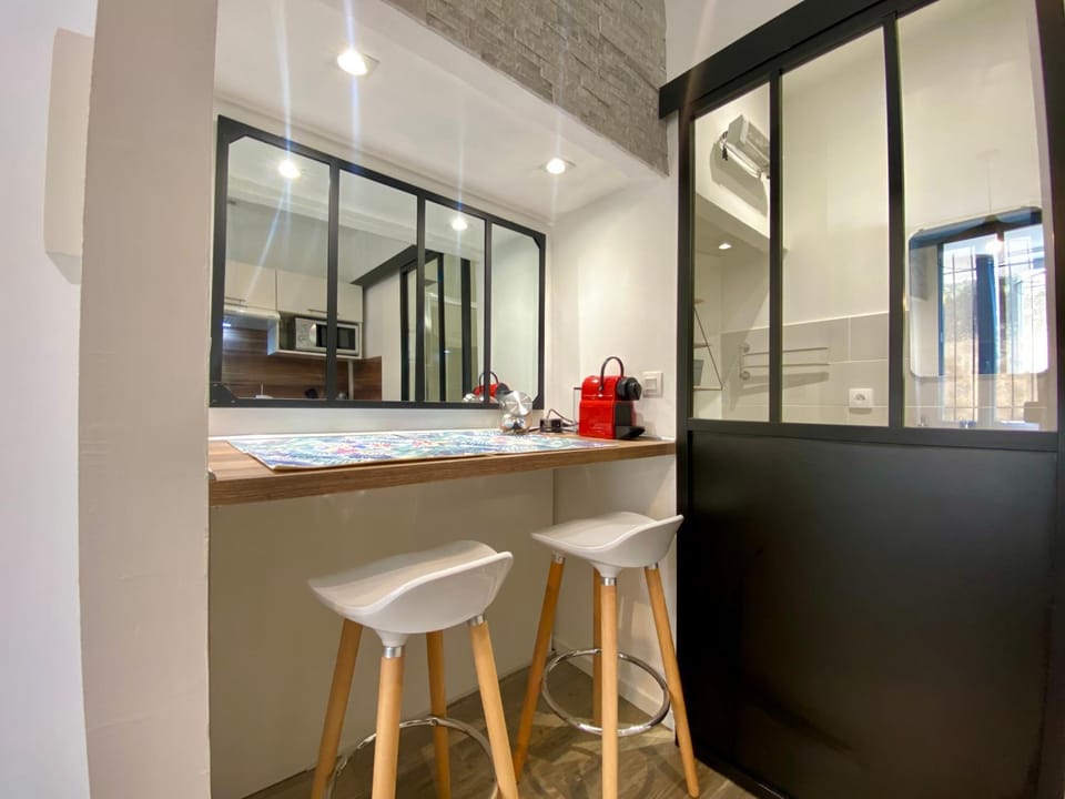Seating area, Dining area