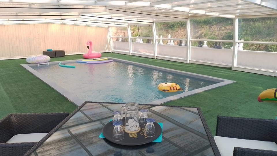 Swimming pool, Swimming pool