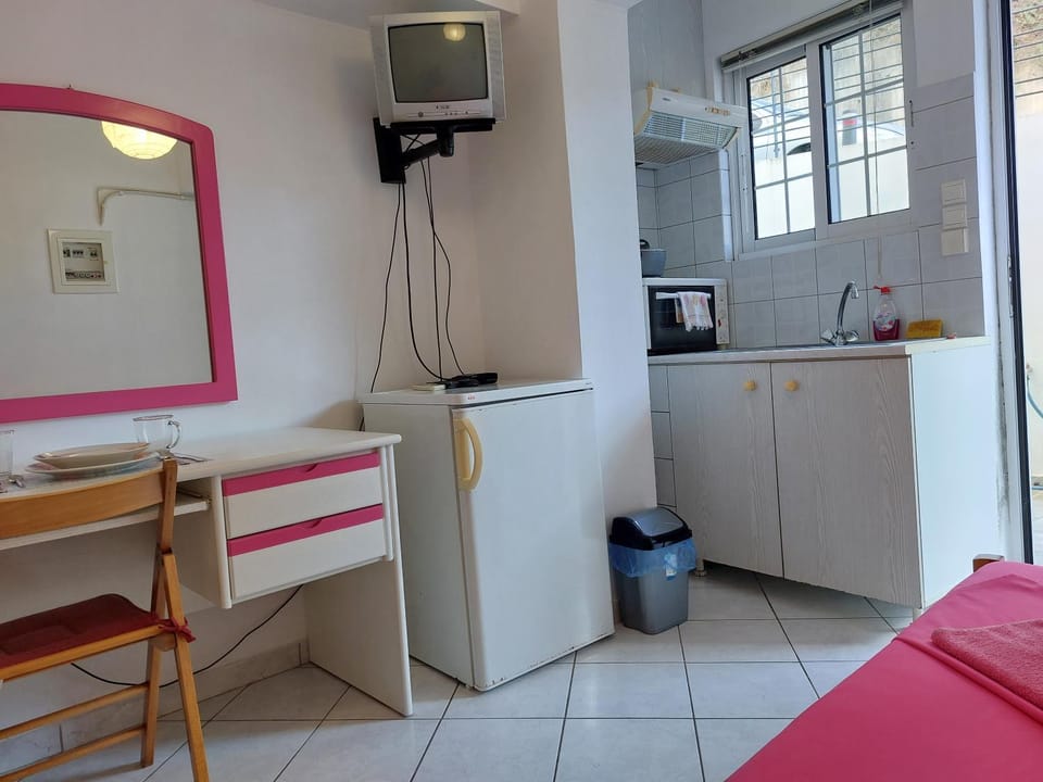 Ανεξάρτητο studio κοντά στο κέντρο της Πάτρας. Apartment in Peloponnese, Western Greece and the Ionian