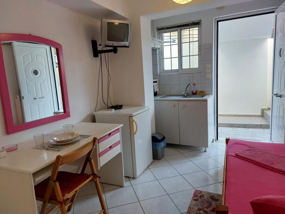 Ανεξάρτητο studio κοντά στο κέντρο της Πάτρας. Apartment in Peloponnese, Western Greece and the Ionian