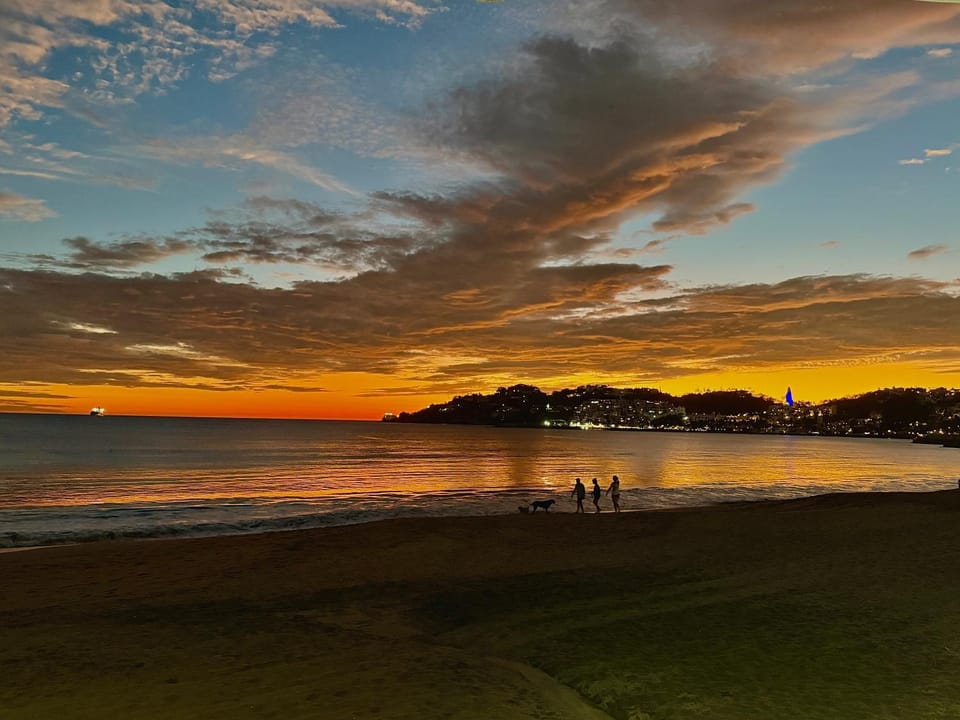 Espectacular Apto remodelado, de lujo y a pie de Playa con vista al mar Apartment in Manzanillo