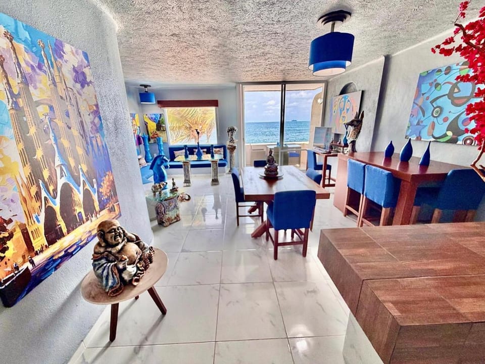 Espectacular Apto remodelado, de lujo y a pie de Playa con vista al mar Apartment in Manzanillo