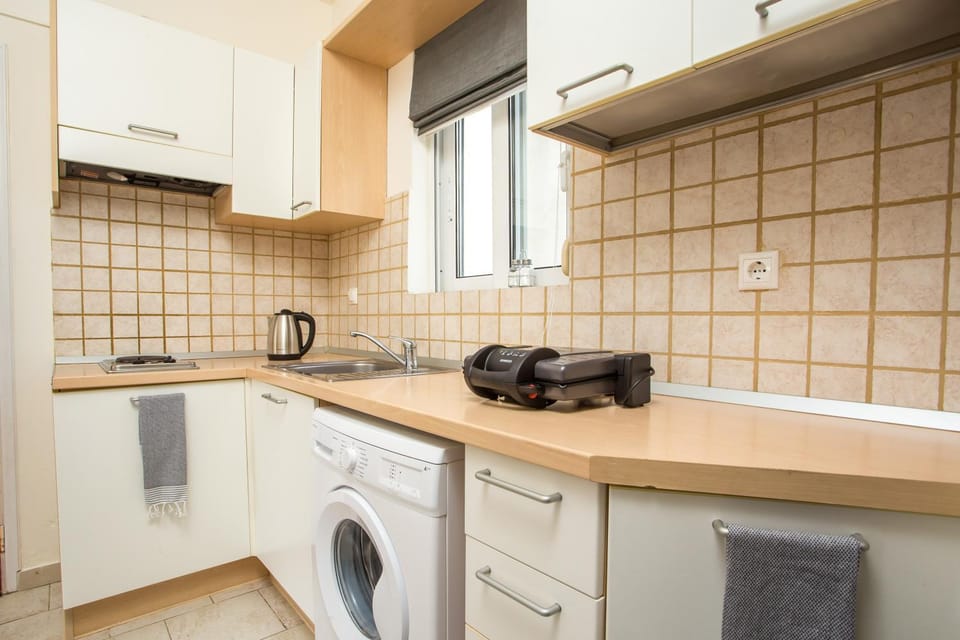 Kitchen or kitchenette, kitchen