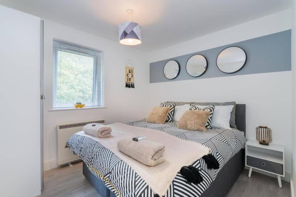 Forest View Apartment- Private Balcony Apartment in Southampton