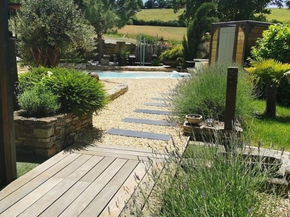 Loft rénové avec piscine privée et spa - Havre de paix en Auvergne - FR-1-489-337 House in Auvergne-Rhône-Alpes