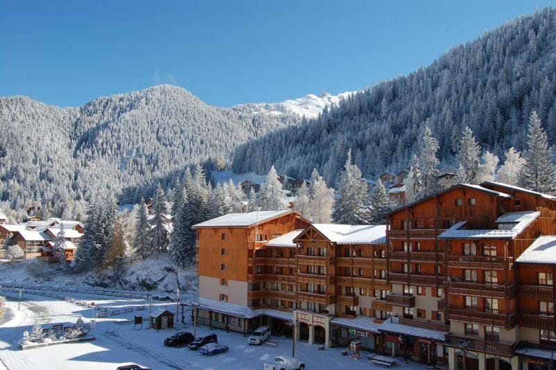 Ski School, Skiing