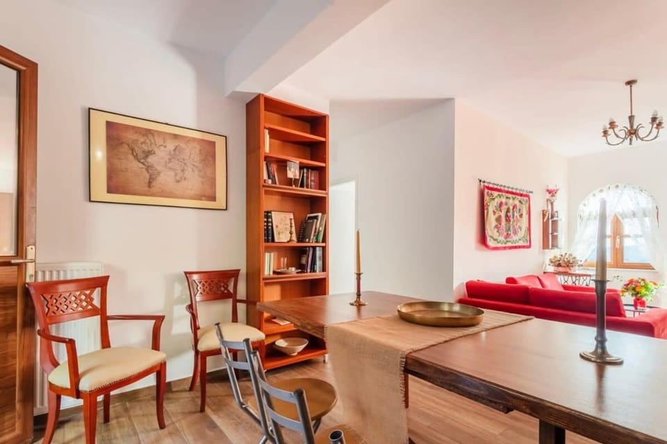 Library, Living room