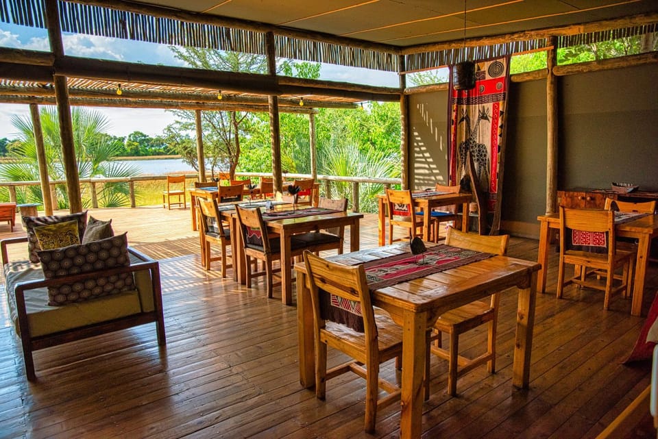 Restaurant/places to eat, River view