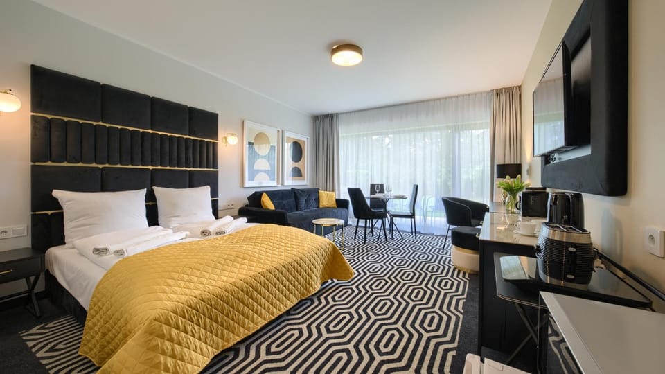 Bed, TV and multimedia, Photo of the whole room, Seating area