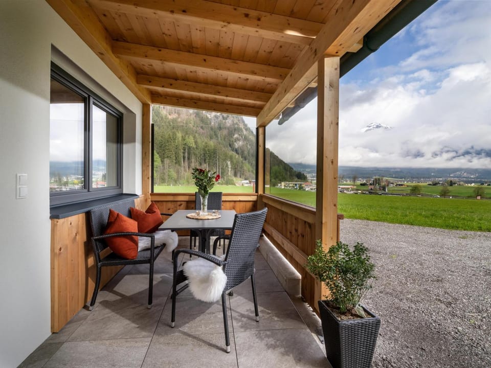 View (from property/room), Balcony/Terrace, Seating area