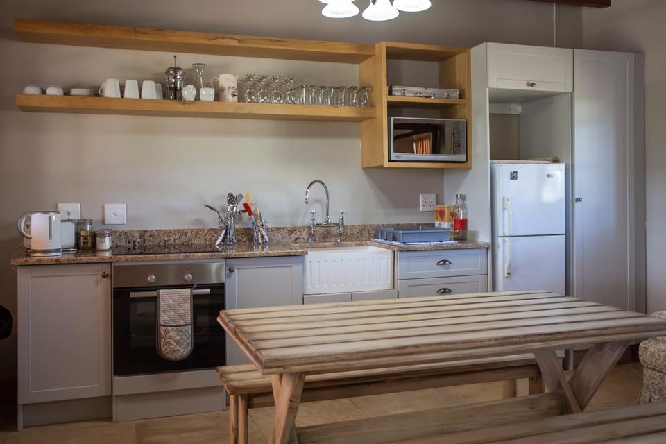 Dining area, kitchen