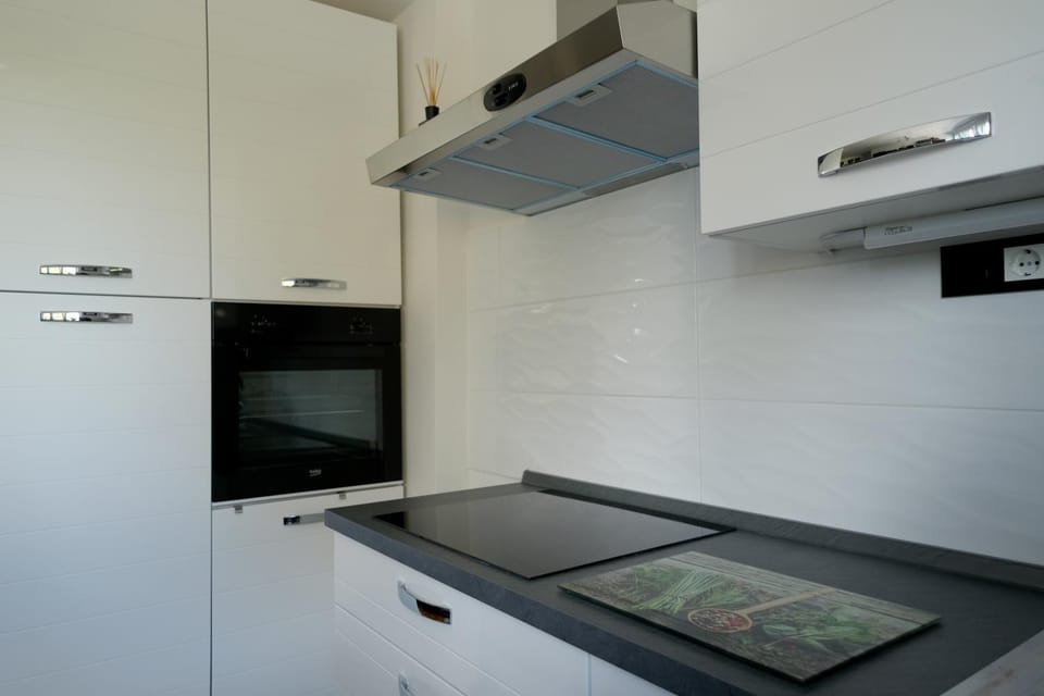 Kitchen or kitchenette, pet friendly, stove