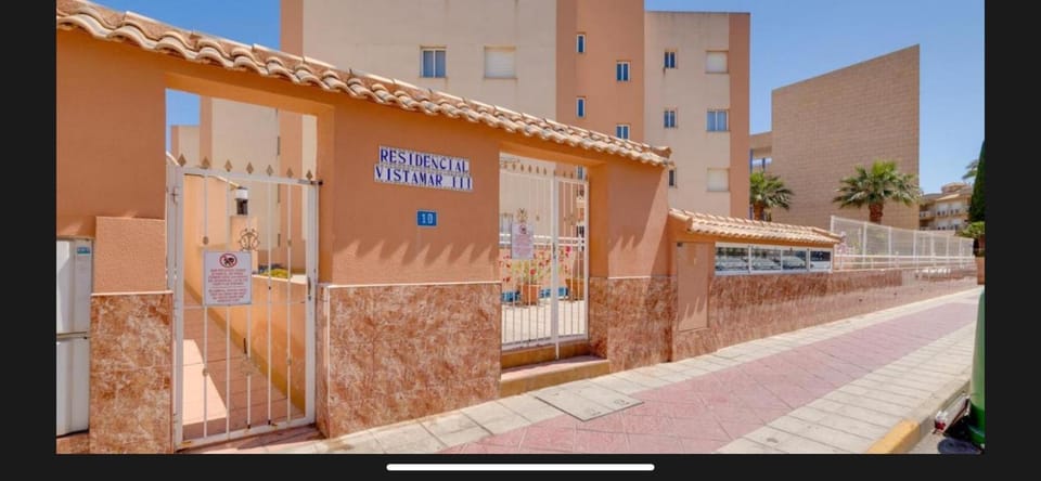 Apt - Sleeps 4 - Balcony - Communal Pool Apartment in Vega Baja del Segura