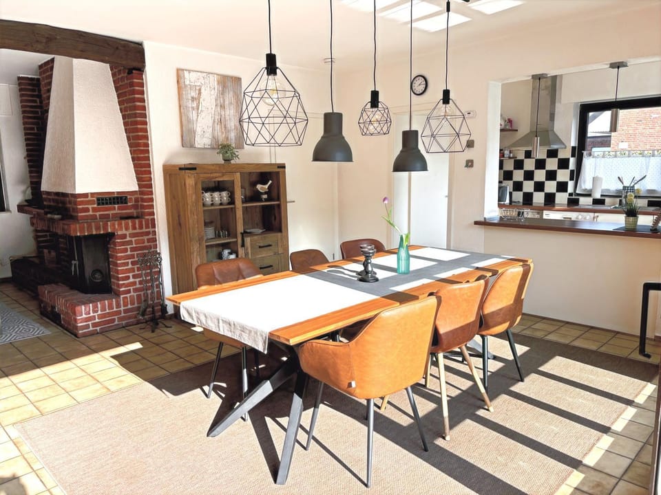Property building, Kitchen or kitchenette, Living room