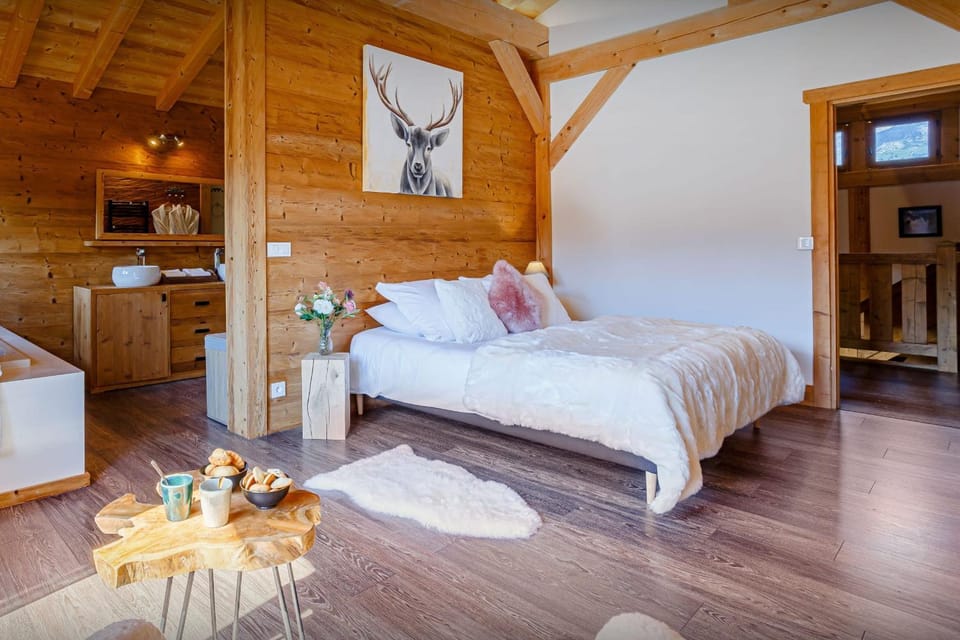 Bed, Bathroom, Photo of the whole room, Bedroom, Bath