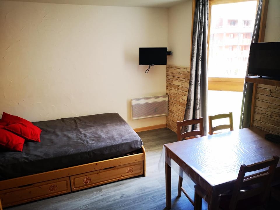 Bed, Living room, Dining area