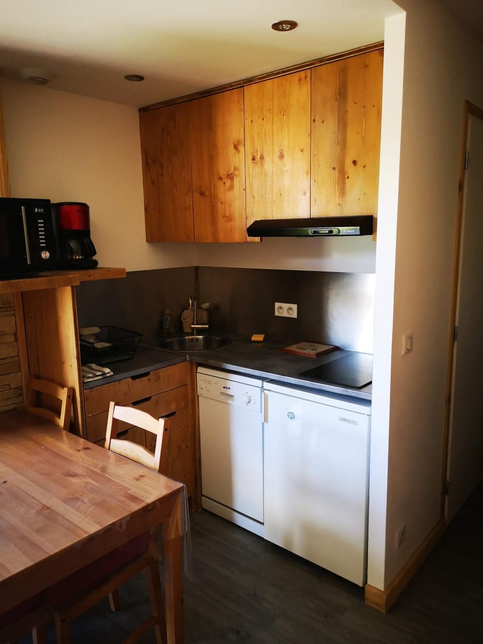 Kitchen or kitchenette