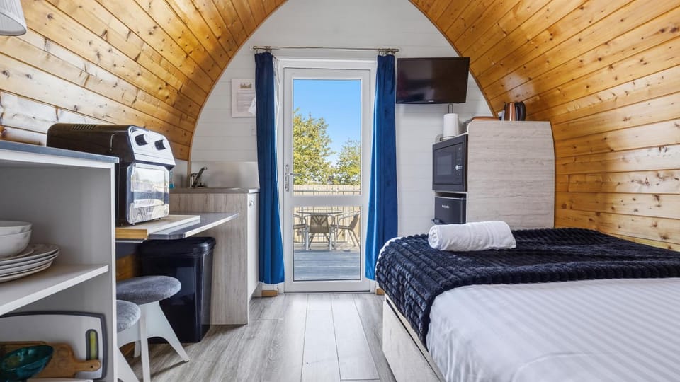 Property building, Bed, Kitchen or kitchenette