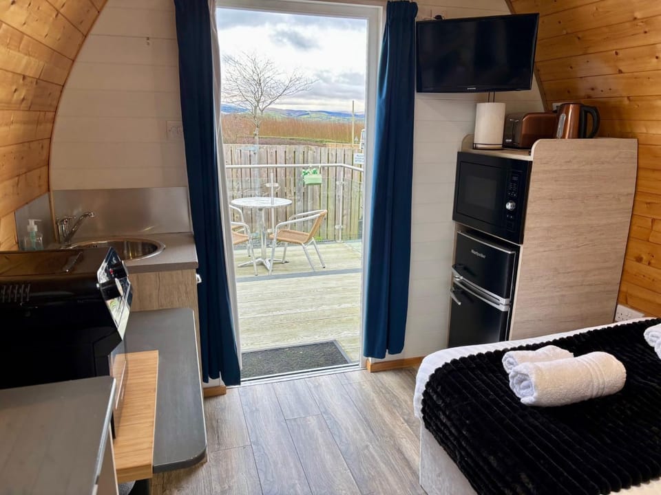 Bed, View (from property/room), Balcony/Terrace, Kitchen or kitchenette