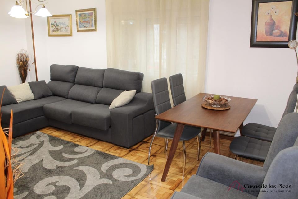 Living room, Lobby or reception, Lounge or bar, Seating area, Dining area