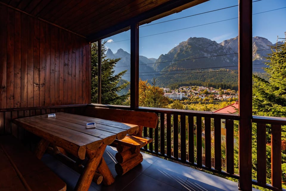 Balcony/Terrace, Dining area, Mountain view