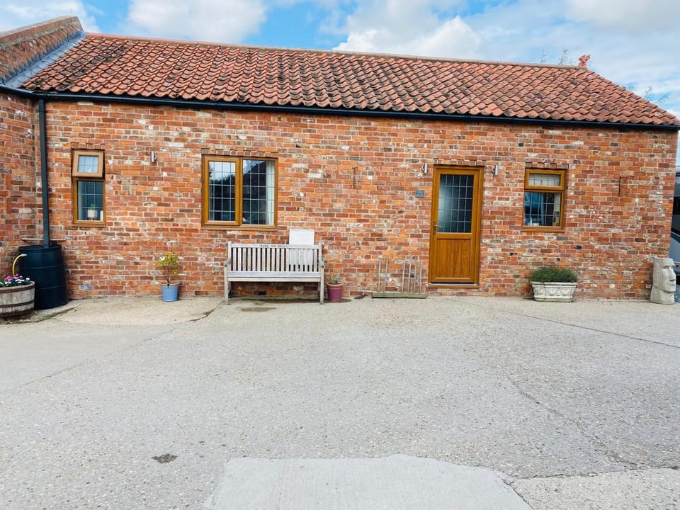 Field Farm Holiday Cottages and Glamping Villa in England