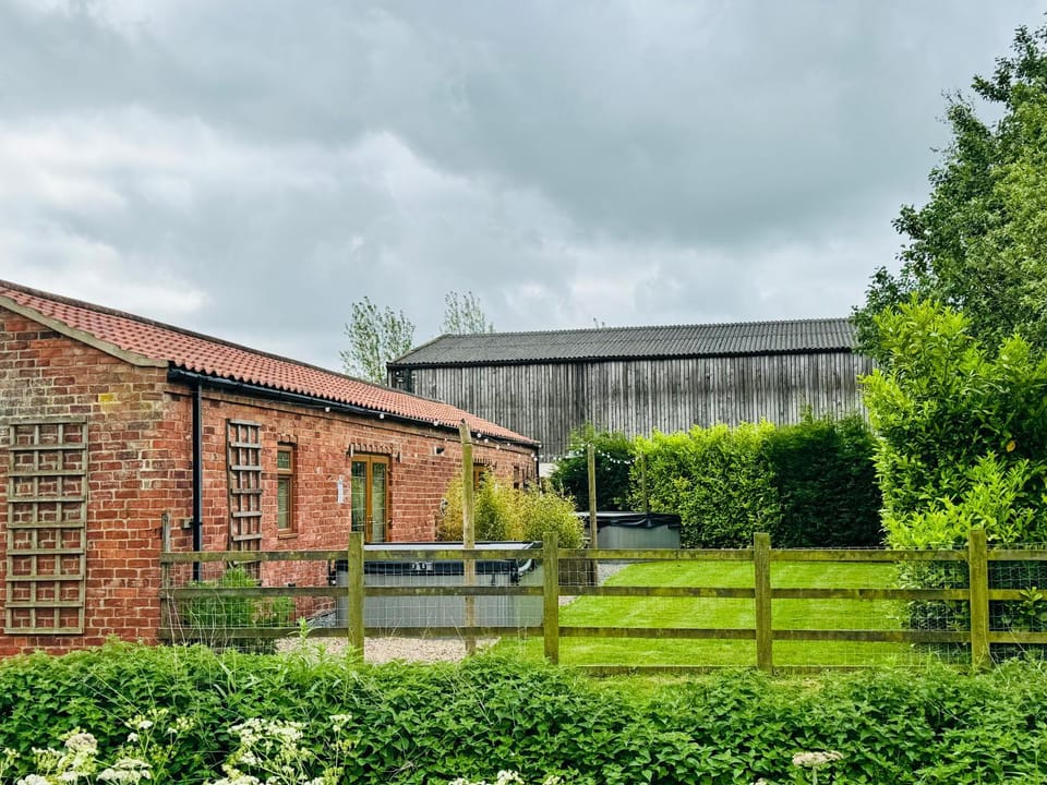 Field Farm Holiday Cottages and Glamping Villa in England