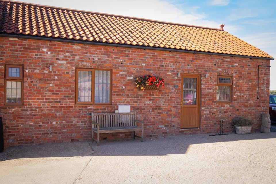 Field Farm Holiday Cottages and Glamping Villa in England